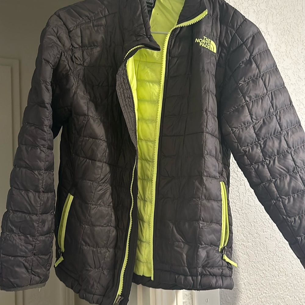 North face boys size 10/12.